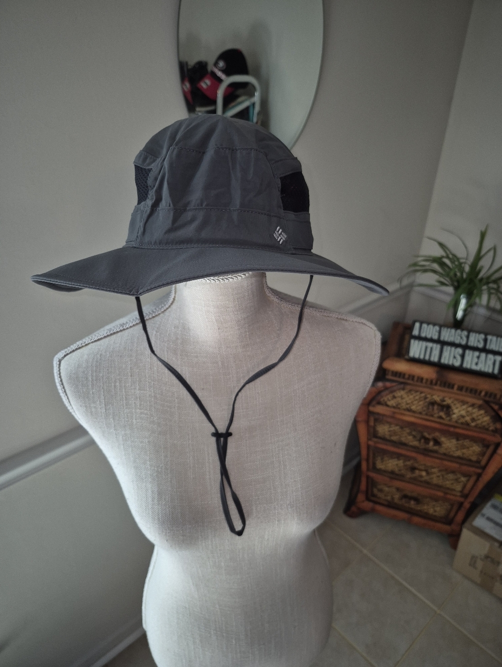 Columbia Unisex Dark Gray Outdoor Sun Hat with Chin Cord